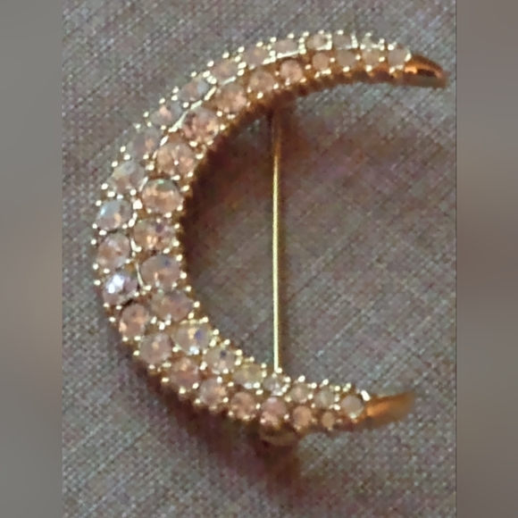 Swarovski Retired Vintage Swan Crescent Pave Crystals Moon Brooch/Pin - Picture 2 of 9